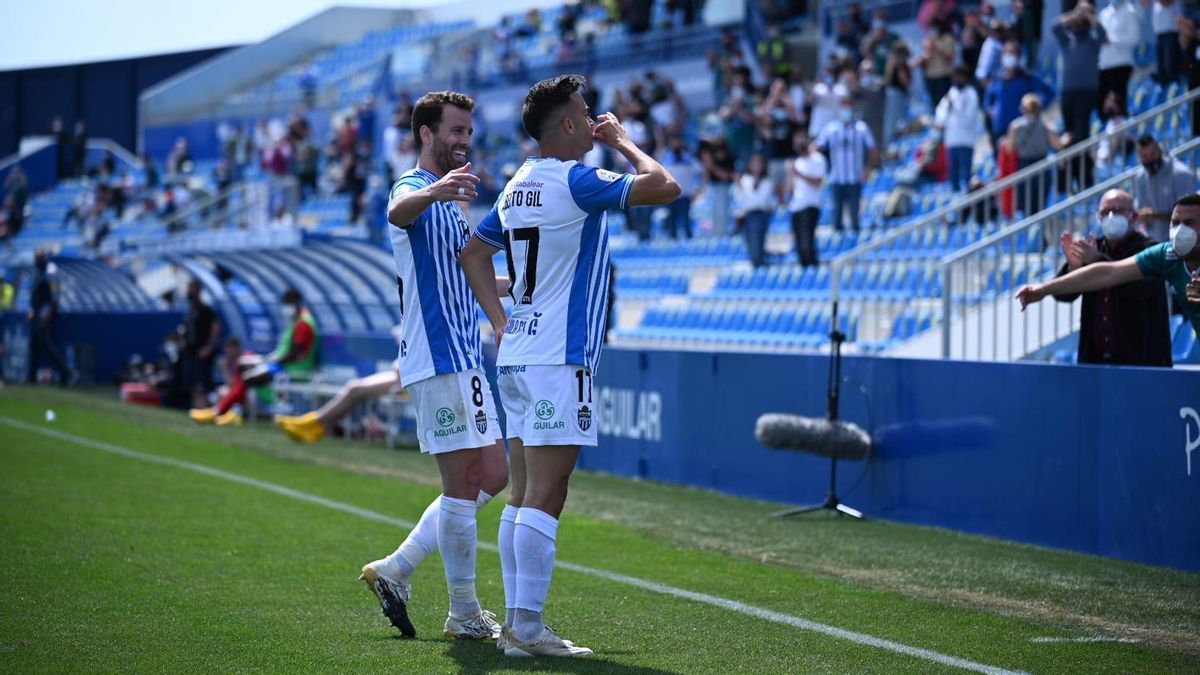 Alberto Gil celebra el tanto del triunfo frente al Don Benito.