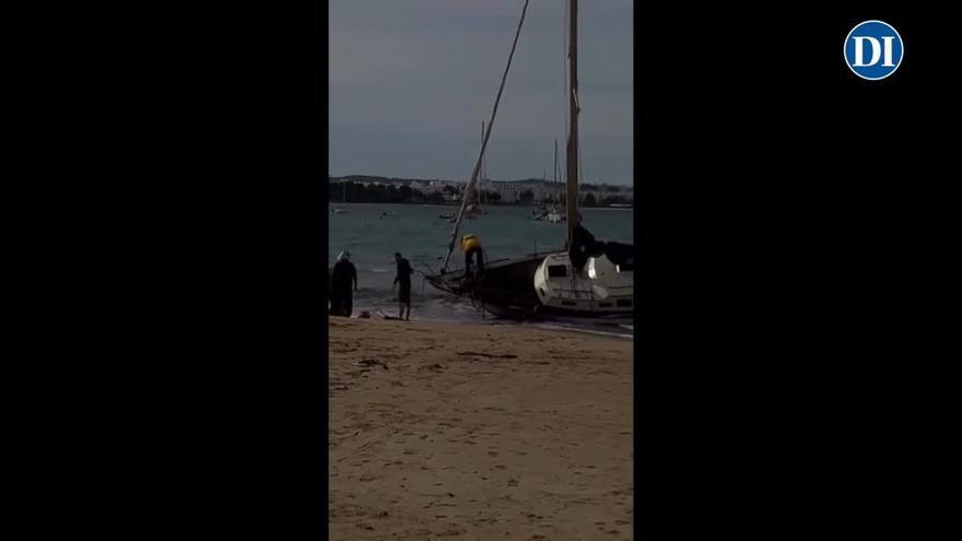 Vídeo: El fuerte viento deriva un barco en Sant Antoni