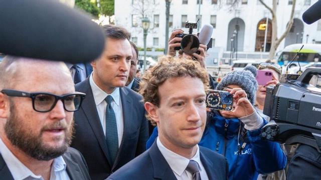 Mark Zuckerberg, de Meta, a l’arribar a un judici a Los Angeles el  febrer passat, pels riscos d’addicció de les xarxes socials. | KYLE GRILLOT / BLOOMBERG