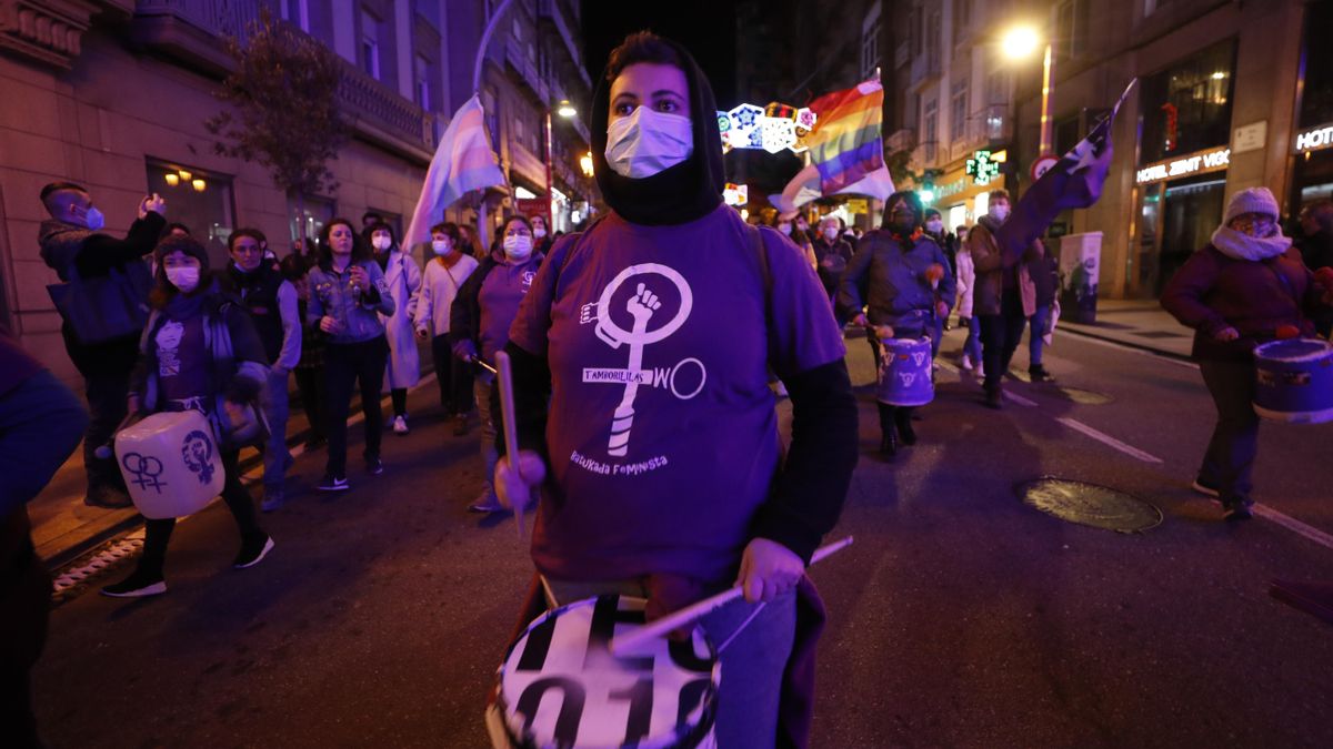 25N: Galicia salió a la calle vestida de morado