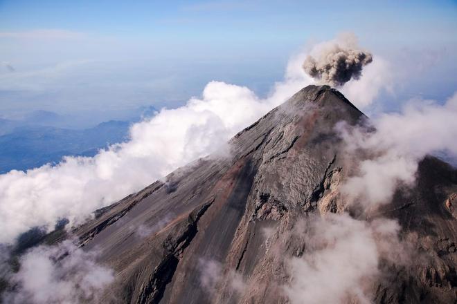 Volcán de Fuego, volcanes activos