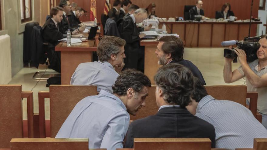 Los hermanos Ruiz Mateos durante el juicio en Palma.