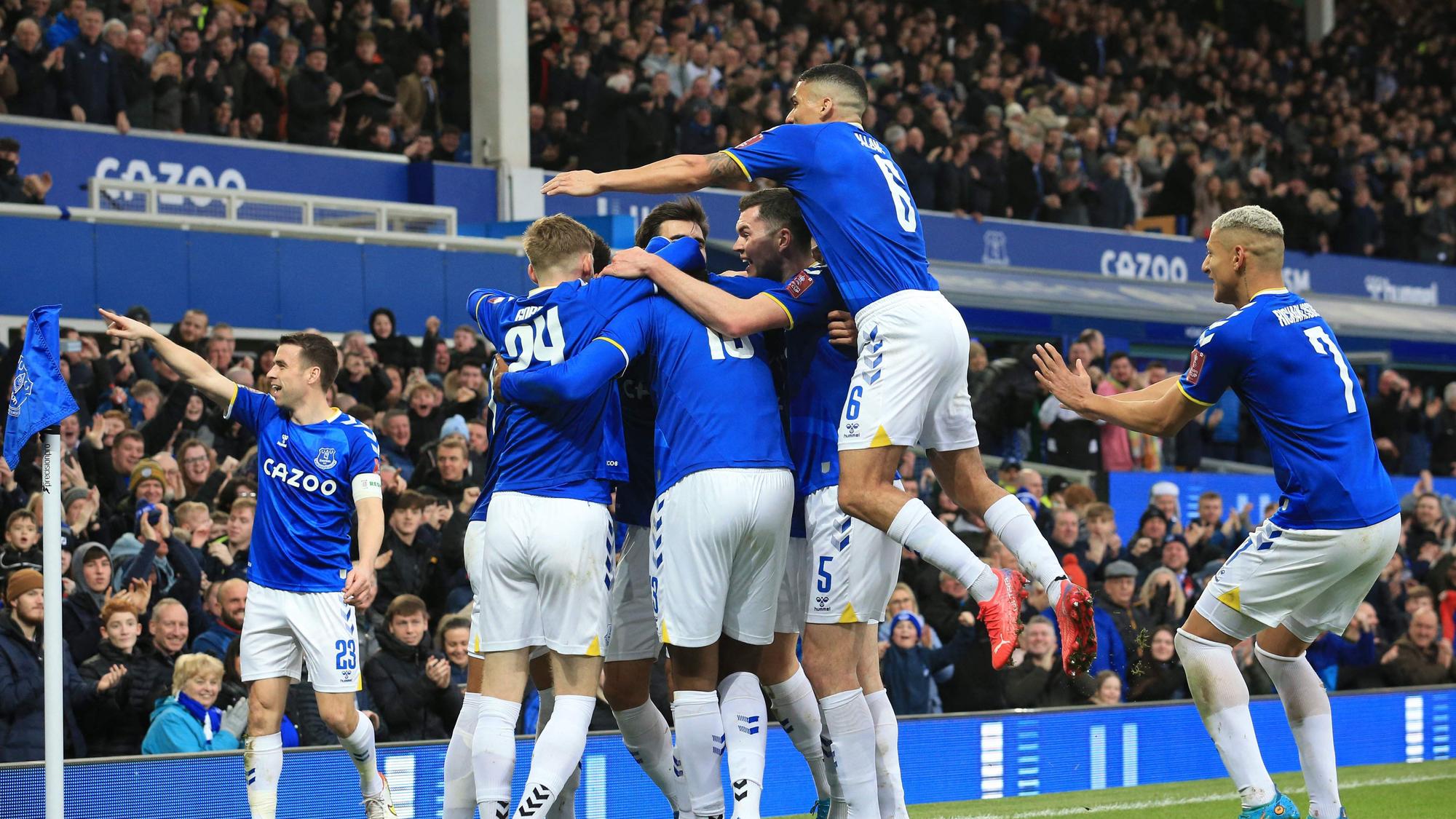 El Everton podría recibir una deducción de puntos que le costaría el descenso | AFP