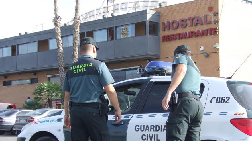 La Guardia Civil, en el área de servicio donde se produjeron los robos