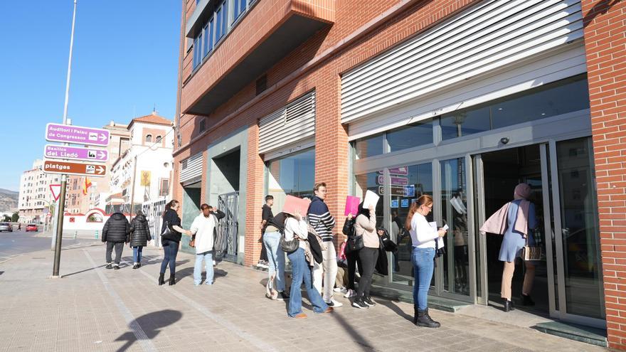 Extranjería reabre en Teodoro Izquierdo, pero sigue el colapso en las cita previas