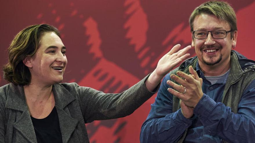 Ada Colau y Domenech durante la asamblea de Catalunya en Comú.