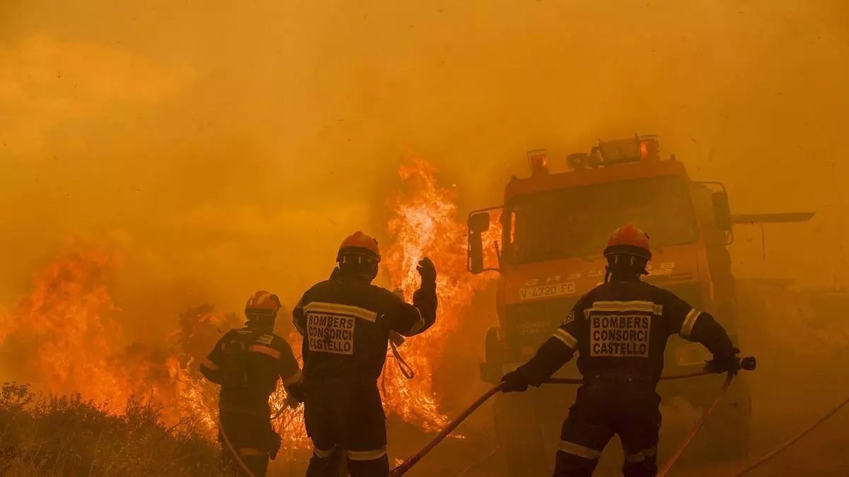 Así han sido los trabajos nocturnos para contener el incendio de Segorbe