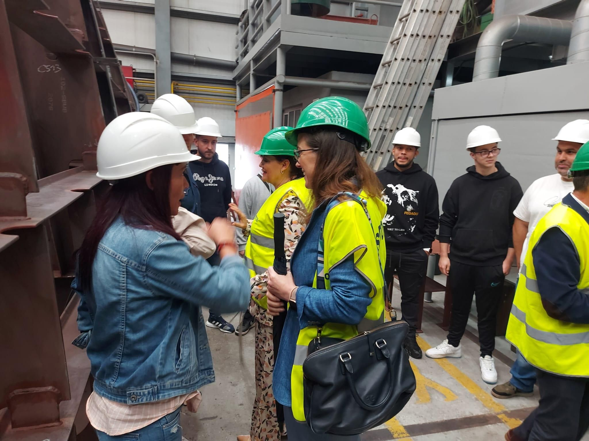 En imágenes: Así fue la entrega de títulos del curso de formación a la carta del Sepepa para Gondán