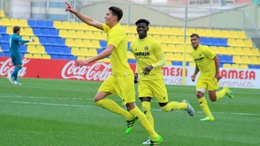 Anton Shvets celebra el tanto del empate del Villarreal B.