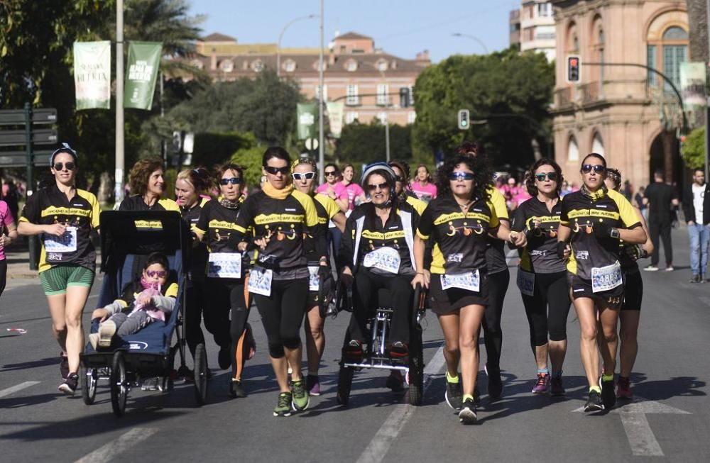 Ambiente en la V Carrera de la Mujer de Murcia