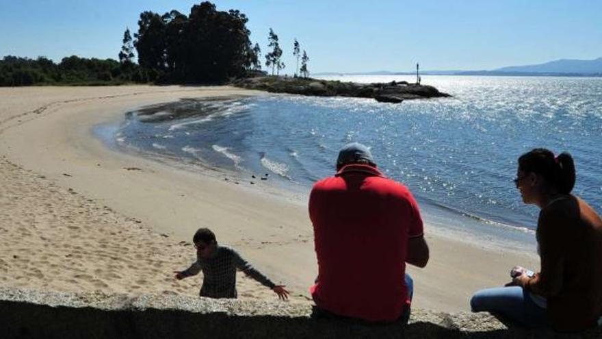 La playa de Campanario, en Bamio, que estrenará este verano la Bandera Azul que acredita la calidad de sus aguas y servicios.  // Iñaki Abella