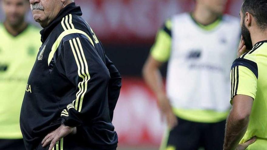 Vicente del Bosque, durante el entrenamiento de ayer.