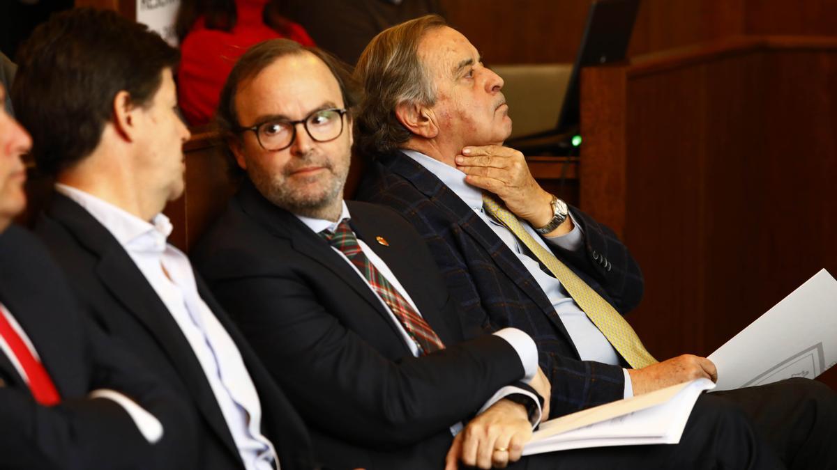 Uguet, Sainz de Varanda y Luis Blasco, los tres representantes de Alierta en el consejo, en una Junta General.