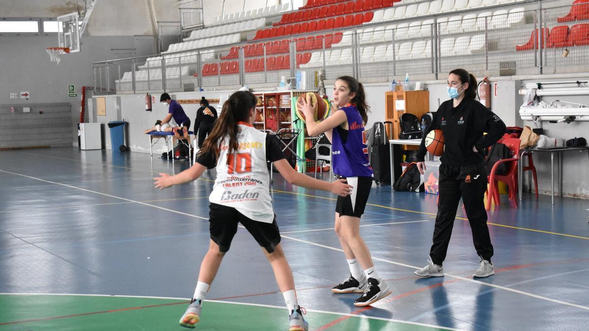 Entrenamiento de las selecciones femeninas cadete e infantil de baloncesto