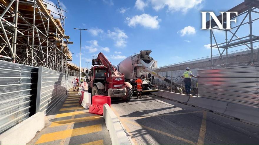 Torrevieja valida un primer sobrecoste 393.800 euros en la obra de la pasarela del dique de Levante por la cimentación