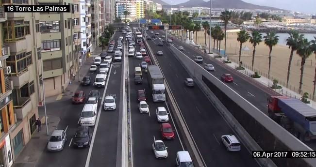 Retenciones en la Avenida Marítima por la caída de un muro