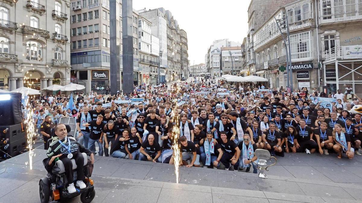 Vigo celebra con el Celta Fortuna su ascenso a Segunda División