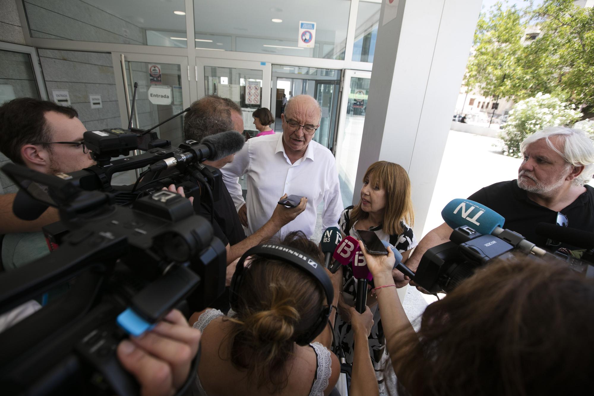 Galería de imágenes de la llegada de los detenidos por la trama de corrupción urbanística de Sant Josep al juzgado de Ibiza