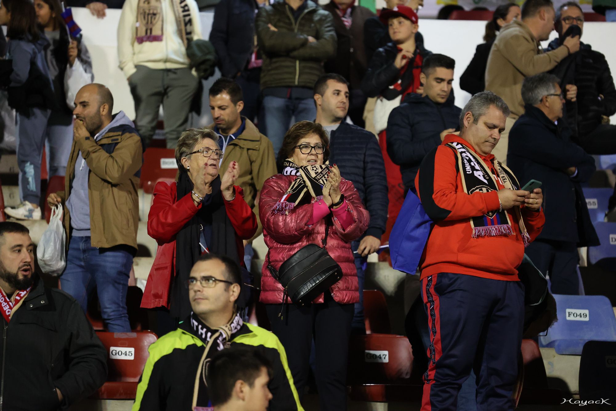 Las imágenes que dejó el partido entre el Alzira y el Athletic Club