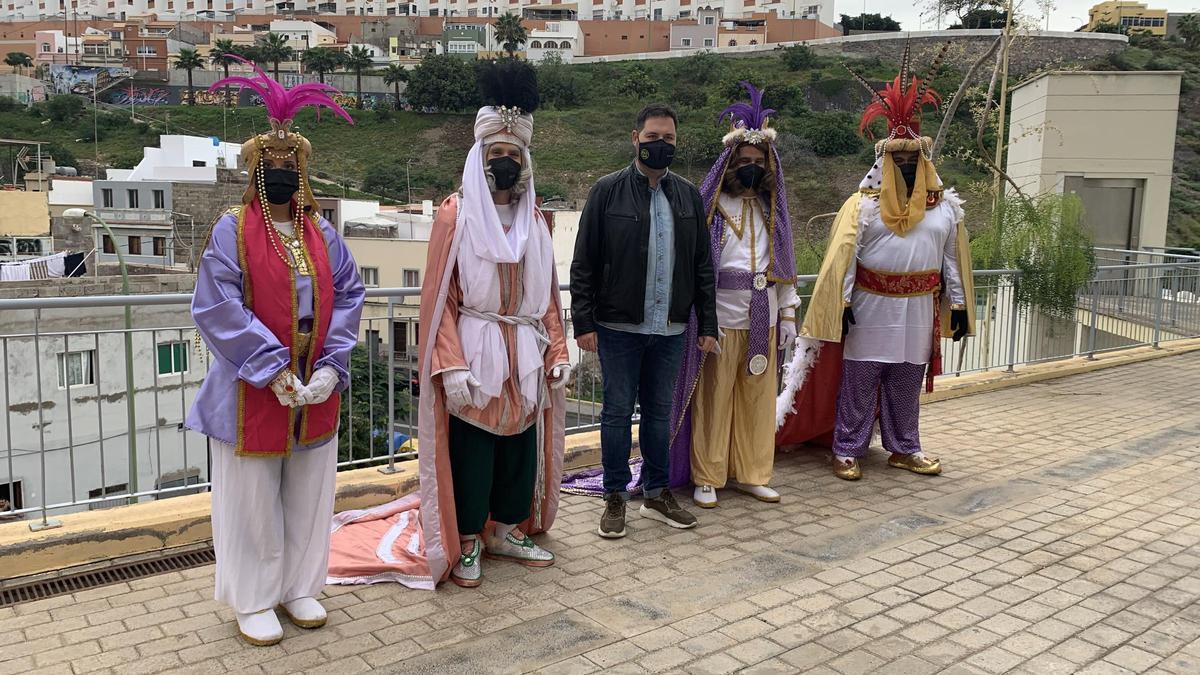 Los pajes de los Reyes Magos este lunes en Ciudad Alta, en Las Palmas de Gran Canaria.