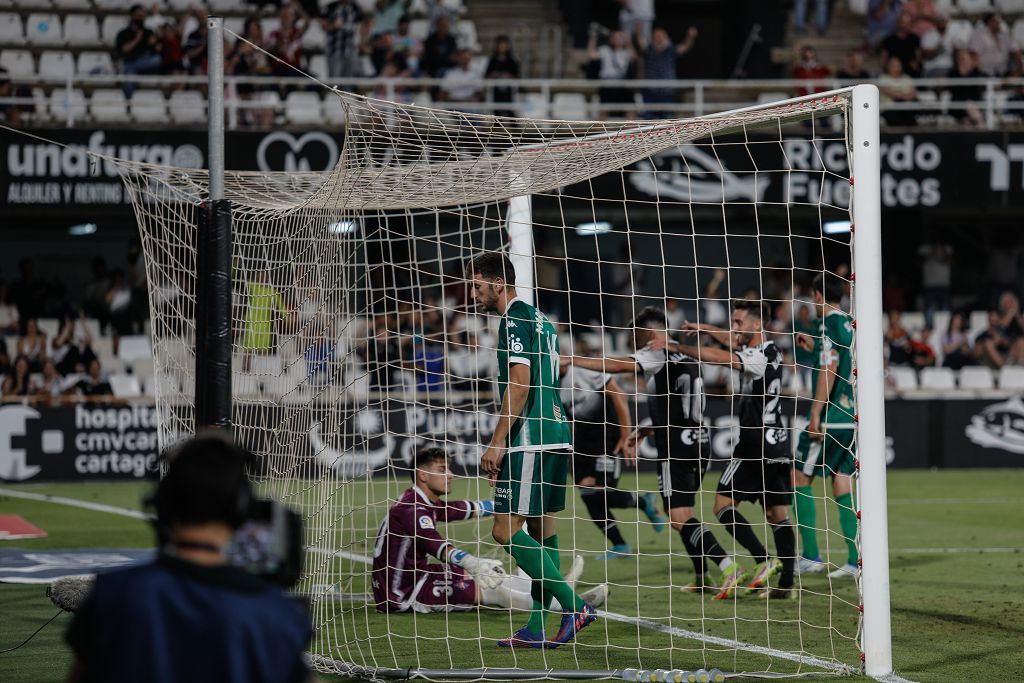 El FC Cartagena 'entierra' al Amorebieta