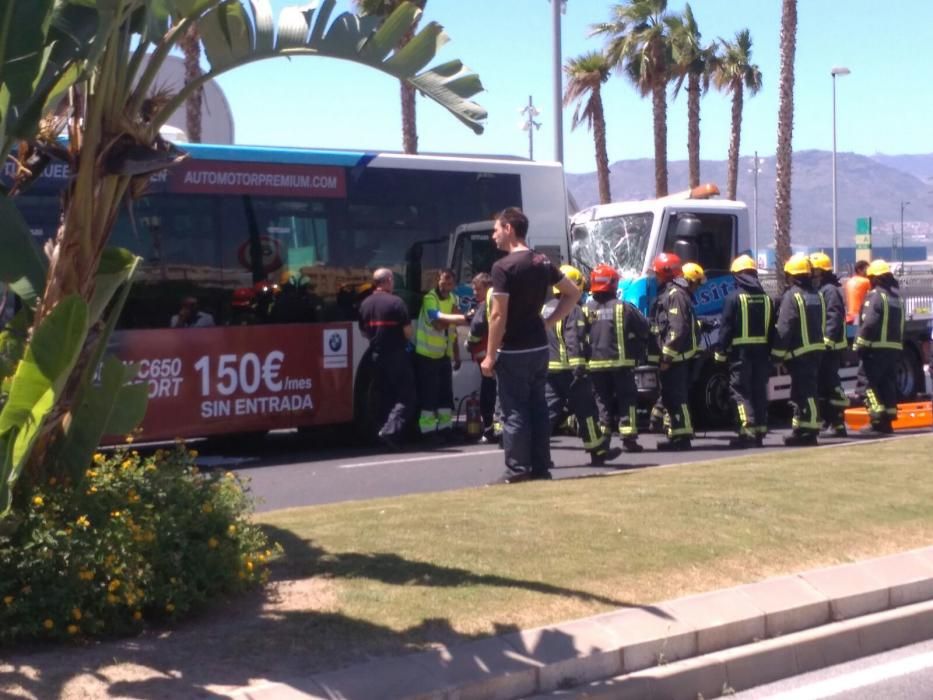 Accidente con un autobús de la EMT.