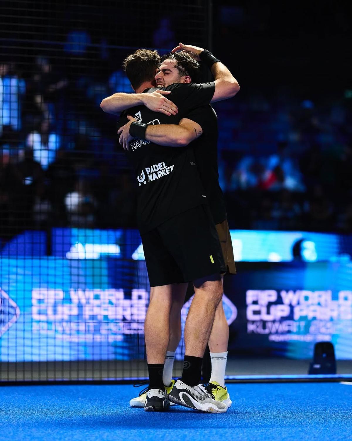 Jon y Paquito desborados de alegría tras el triunfo