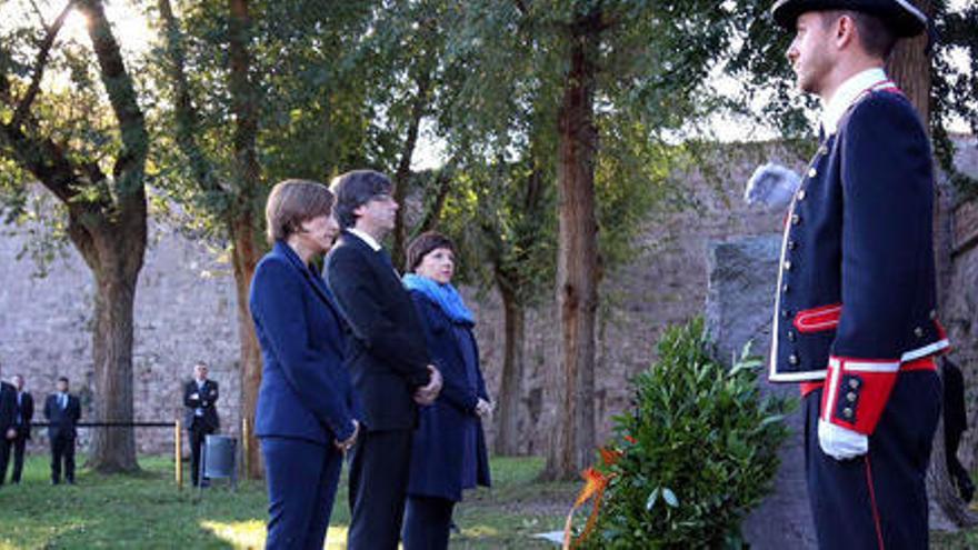 Forcadell, Puigdemont i Ortiz en l&#039;homenatge floral a Companys.