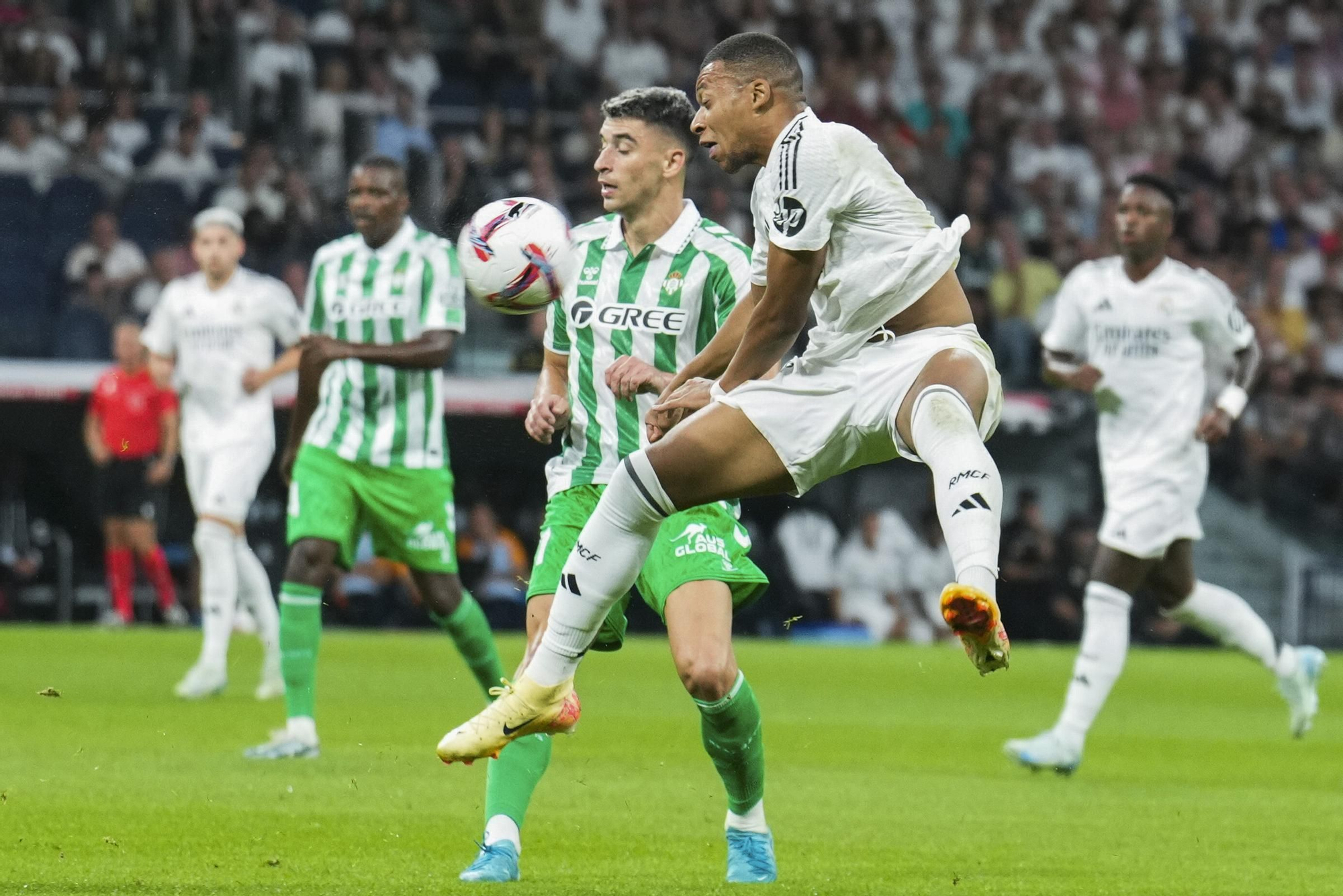 Empate sin goles al descanso entre Real Madrid y Betis (0-0)