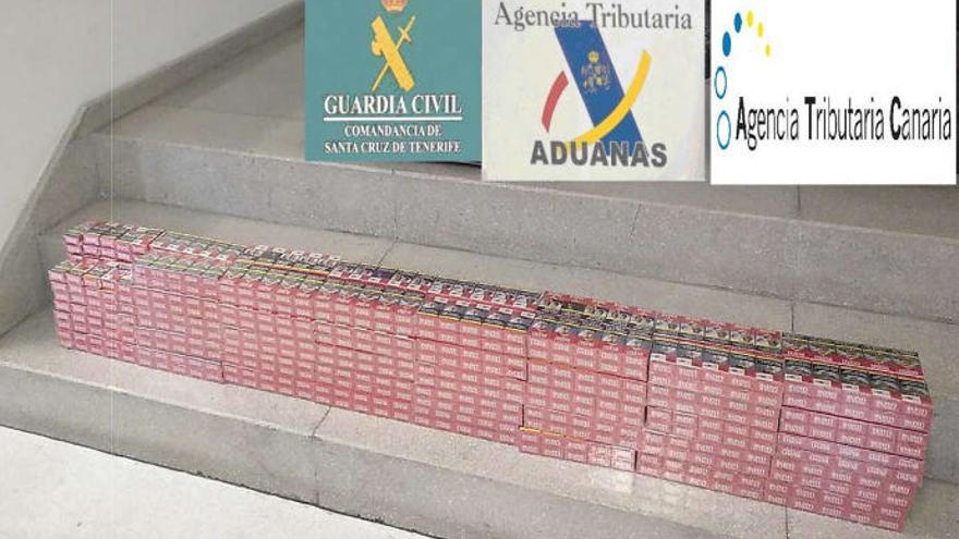 Desembarcan más de 4.000 cajetillas de tabaco en su equipaje al llegar a Tenerife