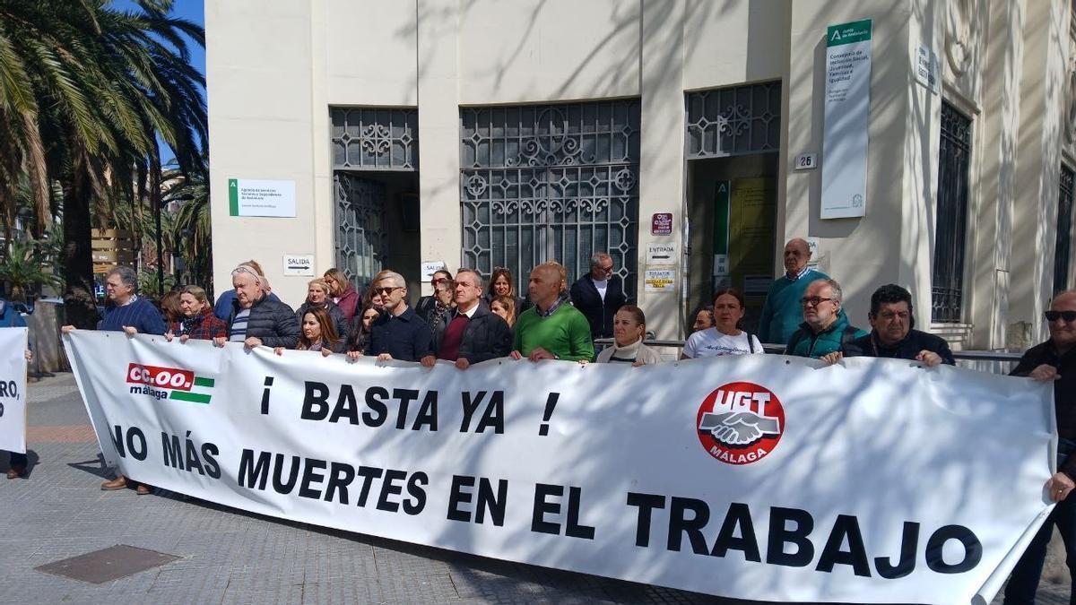 CCOO y UGT de Málaga se concentran por el trabajador fallecido en ...