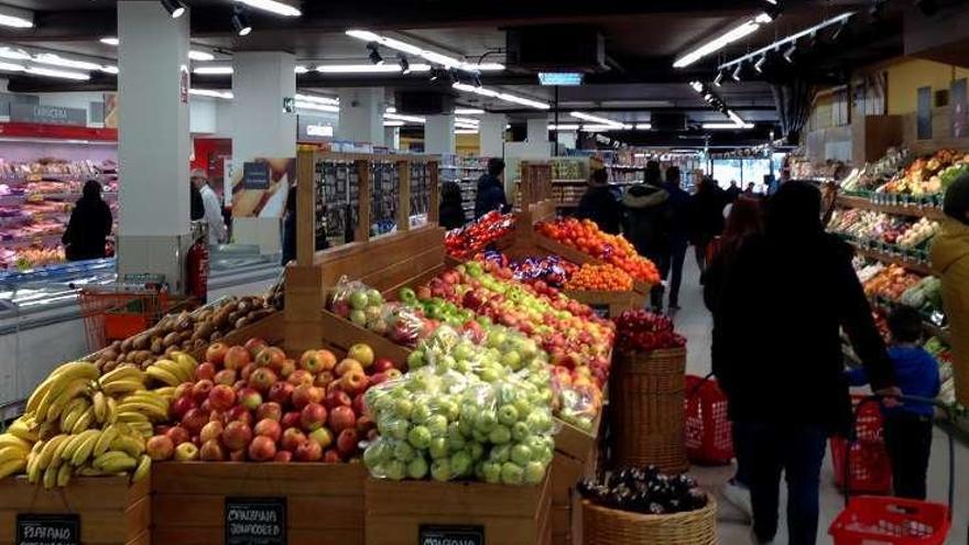 Gadis reabre el supermercado de A Laracha tras realizar una reforma