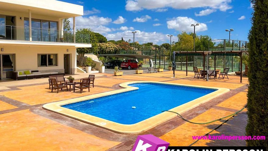 Oportunidad en Elche: una enorme villa de lujo por un precio único