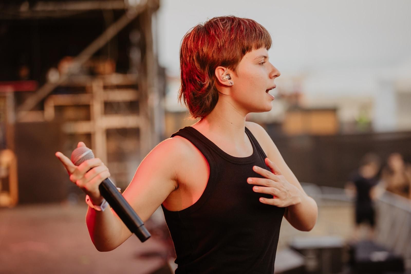 Oques Grasses, Dan Peralbo i El Comboi, Greta i DJ Trapella al Festival Ítaca Sant Joan a la platja de l'Estartit