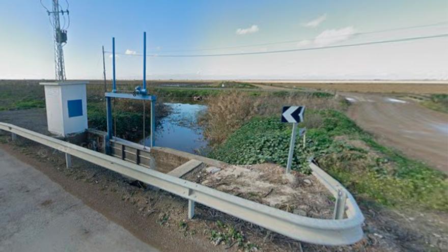 Un muerto tras caer con el coche a un canal de agua en Los Palacios y Villafranca