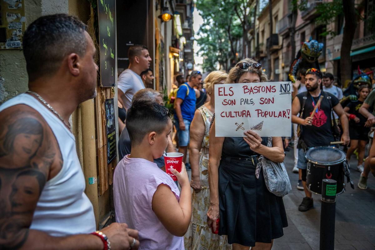 Un funeral por la cultura popular sustituye la masiva cercavila de las fiestas de Gràcia 2024