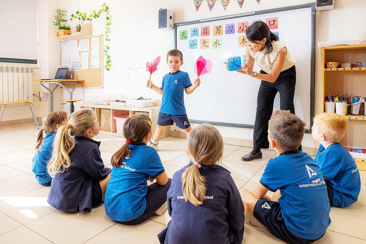 El colegio ofrece inmersión en inglés desde el primer año e incorpora el aprendizaje de otras lenguas como alemán, francés o chino mandarín
