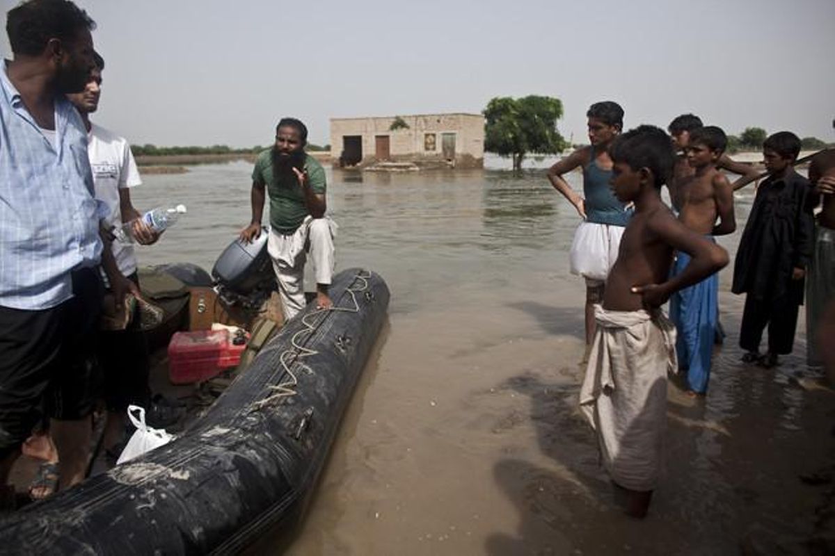  La {JUD} ha establert campaments d’emergència en àrees més afectades per les inundacions.