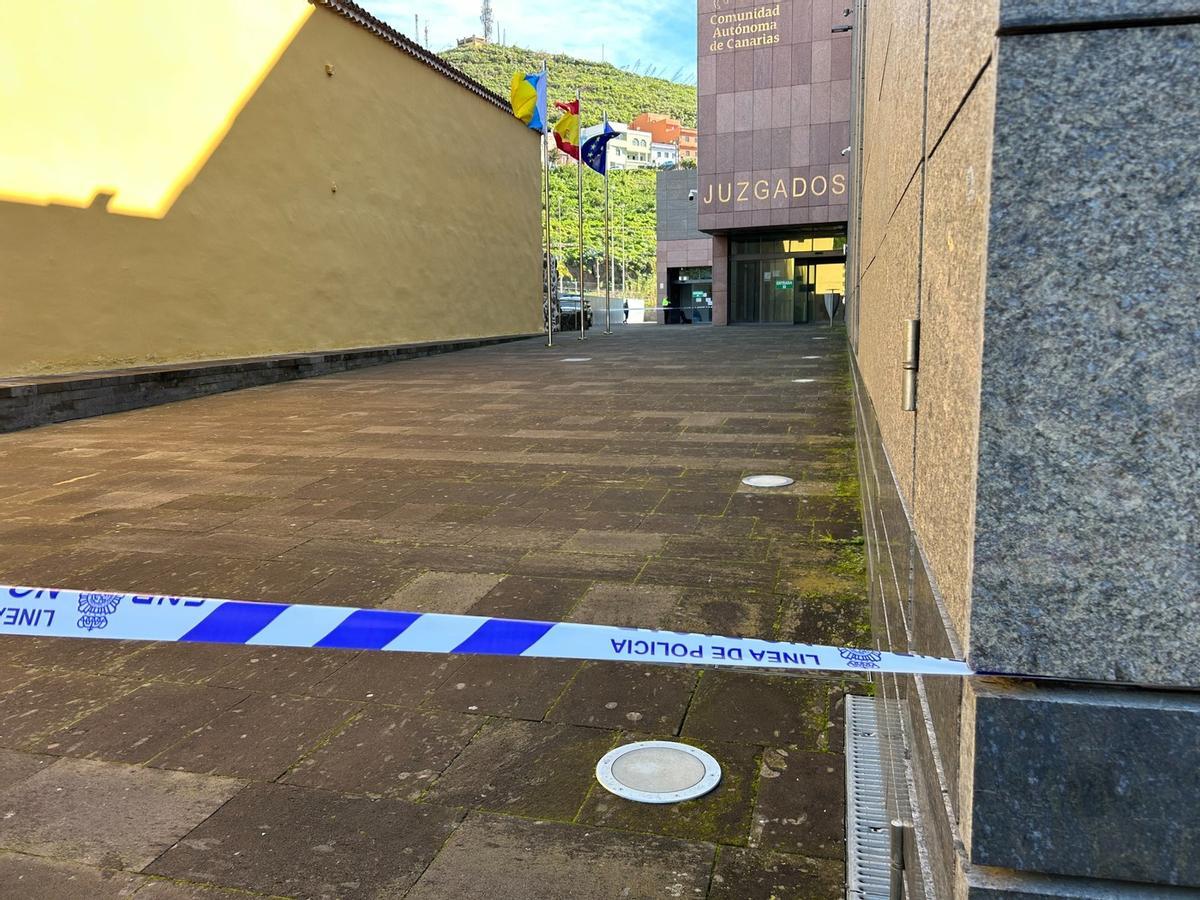 Desalojan el Palacio de Justicia de La Laguna por un aviso de bomba