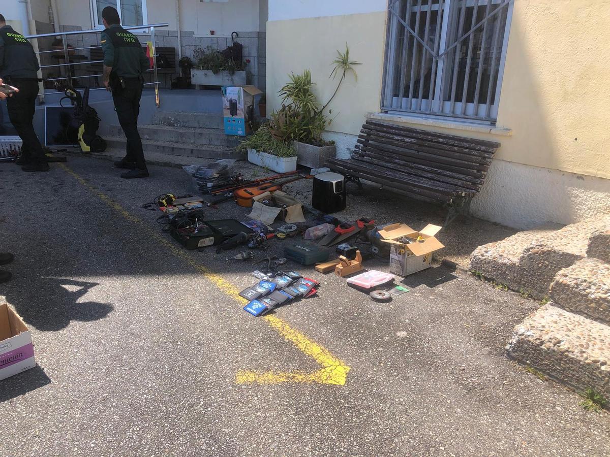 Parte del botín recuperado por los agentes.