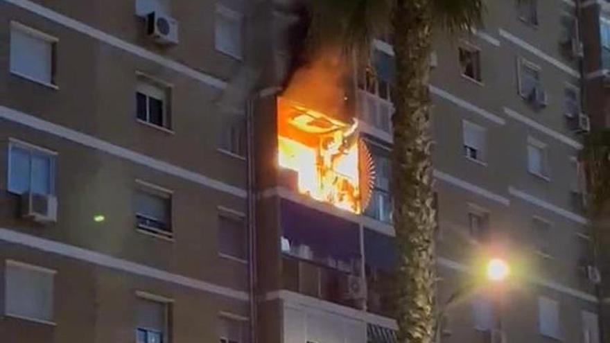 Un herido por quemaduras en el incendio de un piso en La Luz