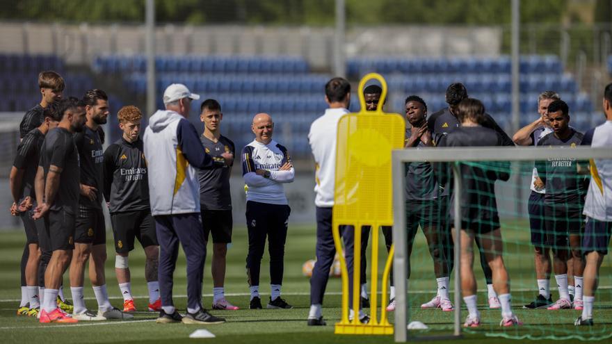 Los jugadores del Real Madrid, durante un entrenamiento en Valdebebas,