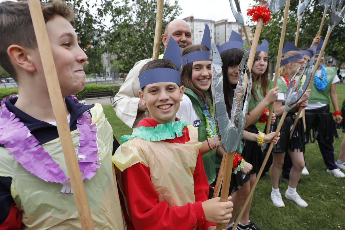 EN IMÁGENES: Así fue la recreación del Descenso del Sella con los alumnos de infantil del colegio San Miguel en Gijón