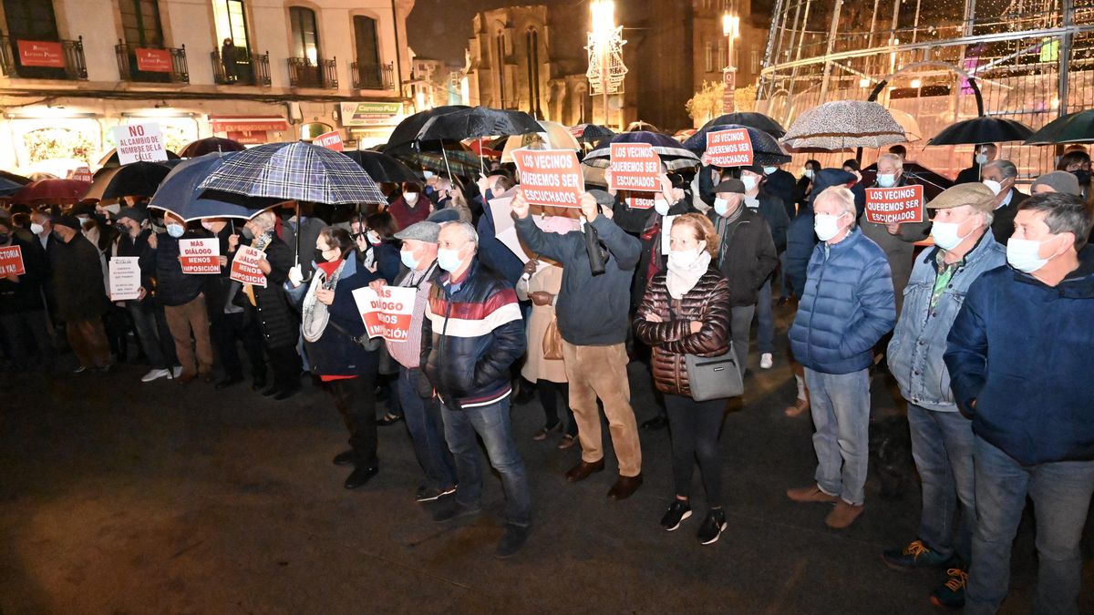 Manifestantes el pasado viernes contra el cierre de Reina Victoria.