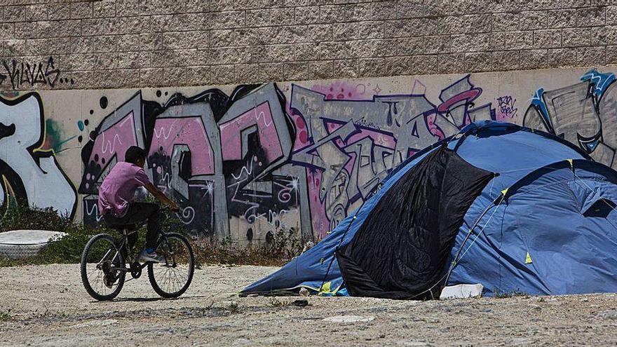 Tienda de campaña de una persona sin hogar.