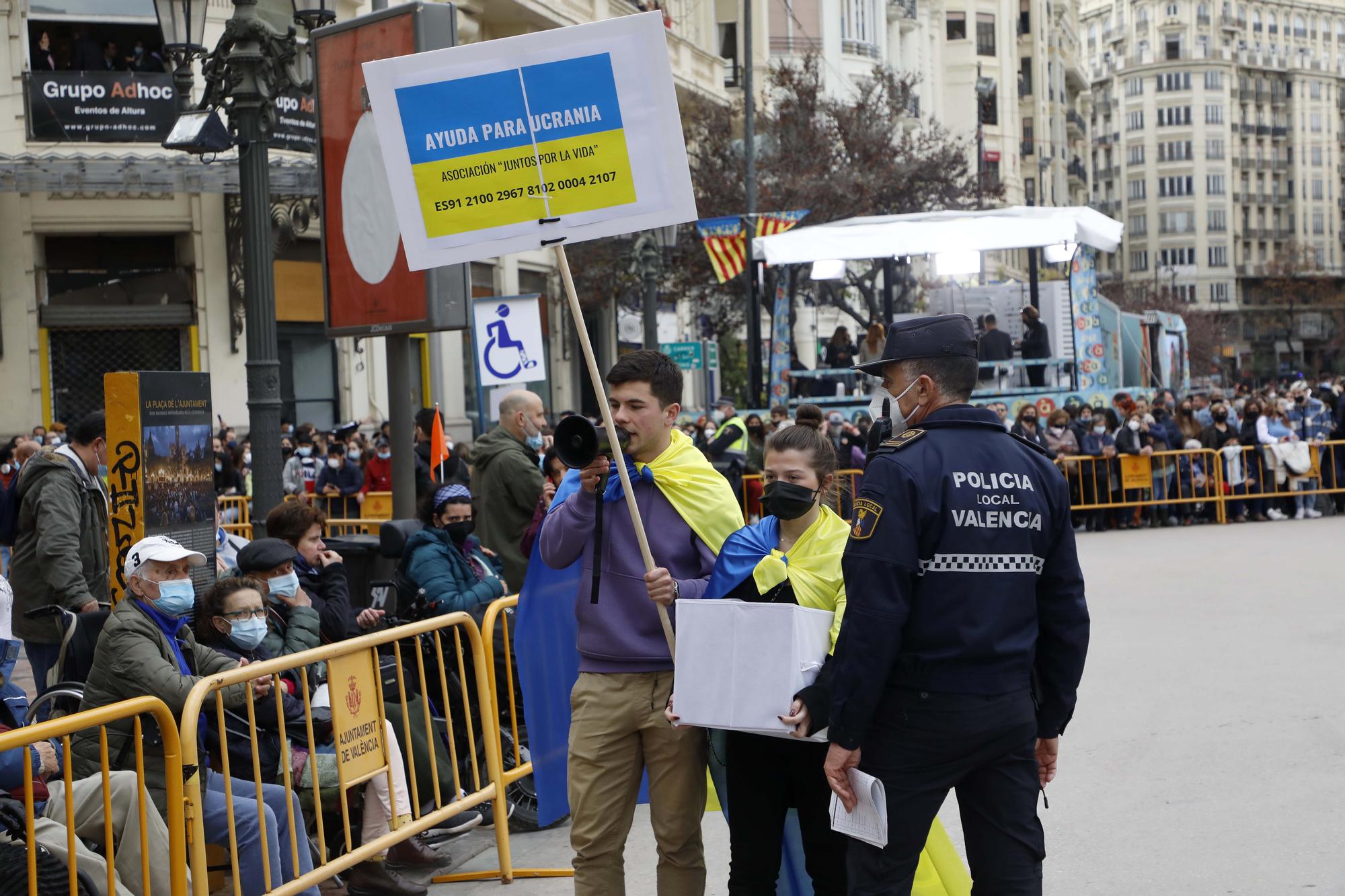 La mascletà con los colores de Ucrania, en imágenes