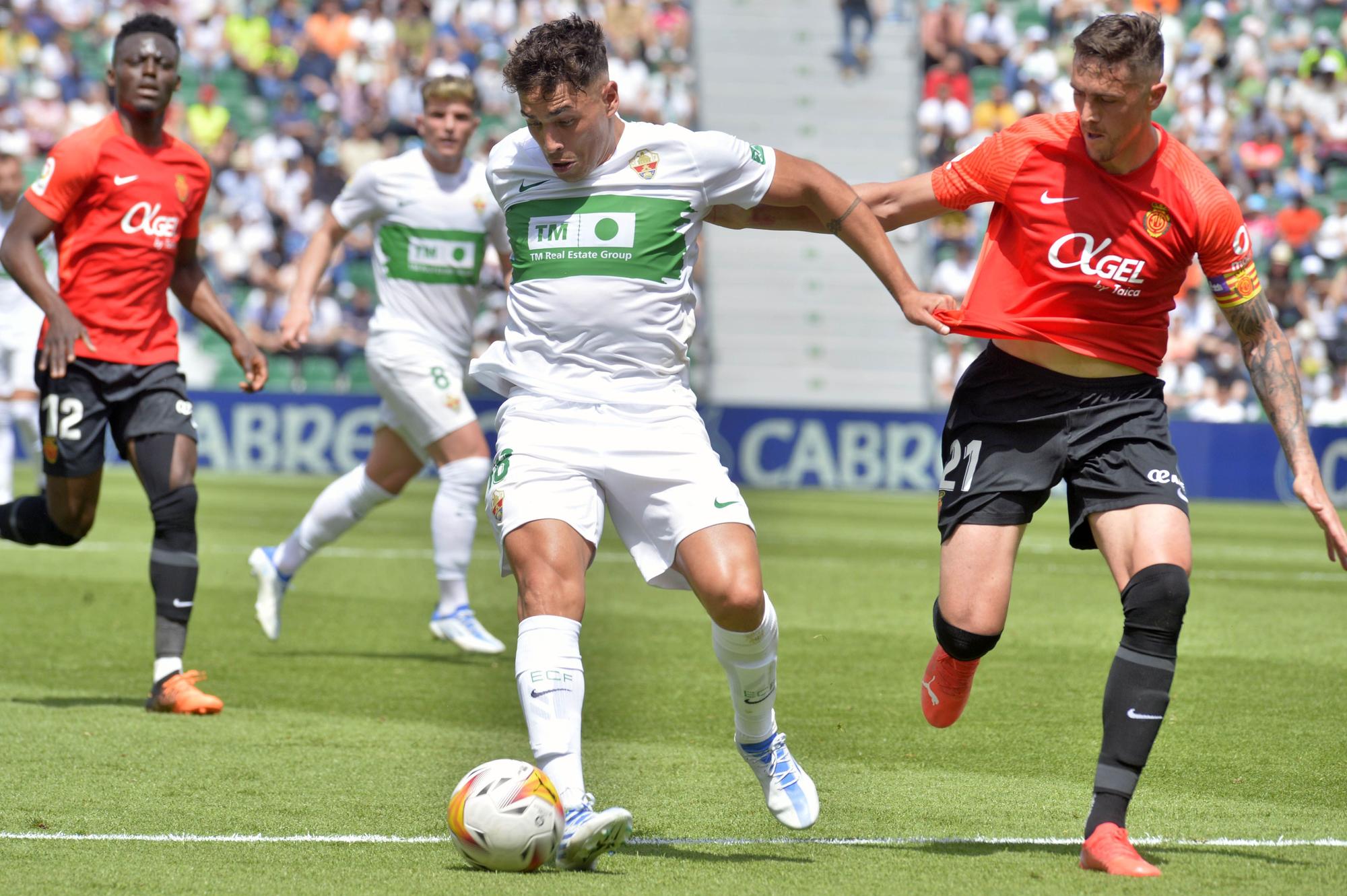 El Elche abraza la permanencia (3-0)