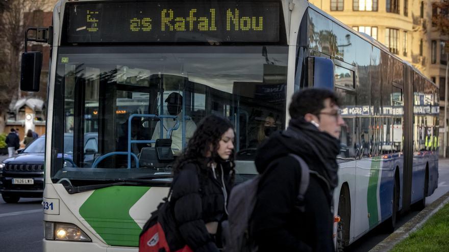 El Ayuntamiento de Palma lanza un mensaje de tranquilidad sobre la gratuidad de la EMT: &quot;De momento continuamos como si no pasara nada&quot;