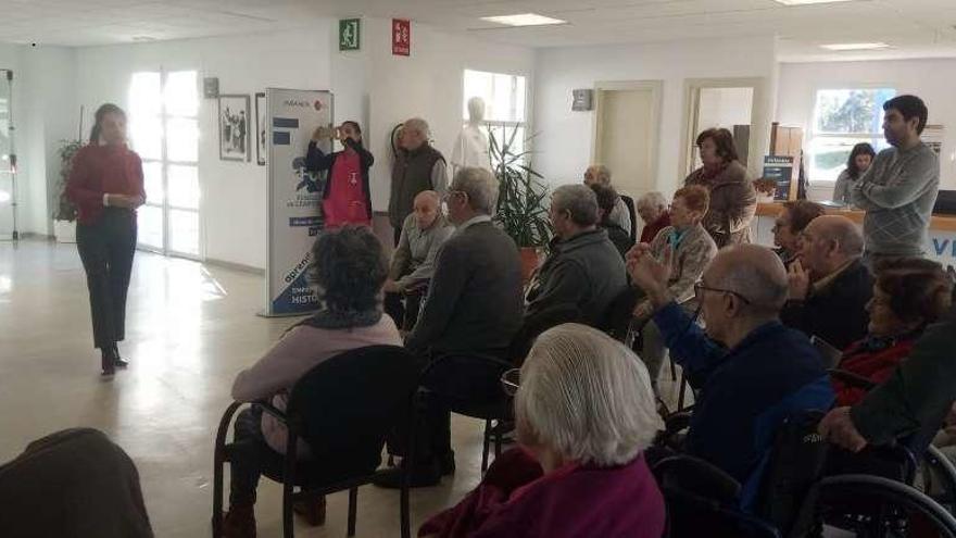 Mayores de la residencia visitan el Museo do Campo