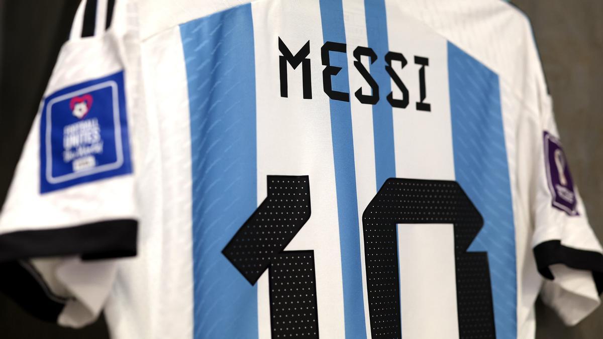 La camiseta de Messi antes del Argentina-Croacia, semifinal del Mundial.